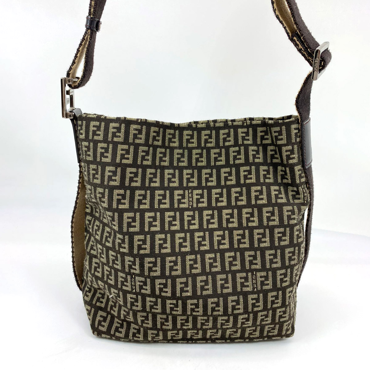 FENDI フェンディ ズッキーノ柄 ショルダーバッグ 斜め掛け キャンバス 管理番号：6667｜東京銀座PICALS vintage shop 35,100円
