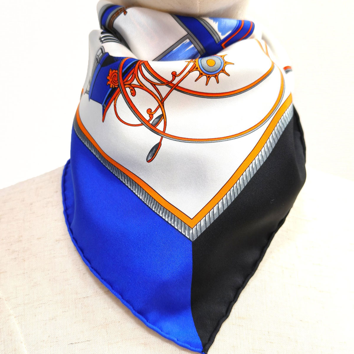 【楽天市場】HERMES エルメス カレ90 LES VOITURES A TRANSFORMATION 変身する乗り物 シルク スカーフ ...