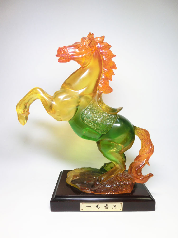 馬と戦士の置物 Amazon.co.jp: Resin Statuesホワイト仕上げMedieval Knight on