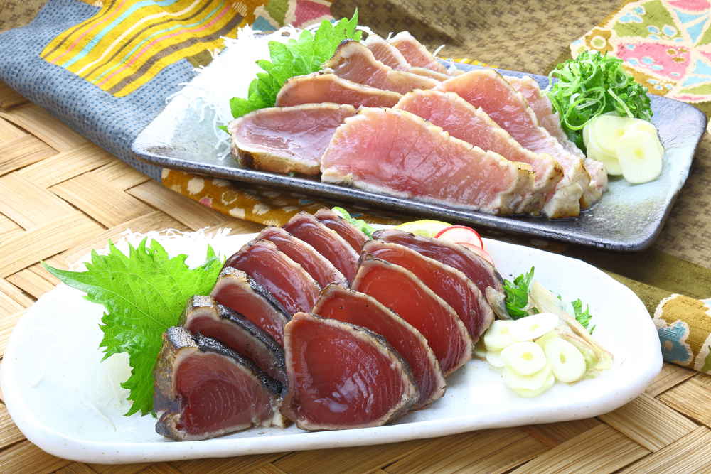 藁焼き鰹とびんちょうまぐろたたき後景 明神水産 あわせてお カツオ 鰹たたき 鰹のたたき かつおのたたき かつおたたき カツオのたたき 鰹のタタキ カツオたたき 鰹 塩気 たたき 高知 土佐 1本両替 明神黄金 みょうじん 頂戴物 中元 歳暮 母御の日付 御父様の日 与え 戻り