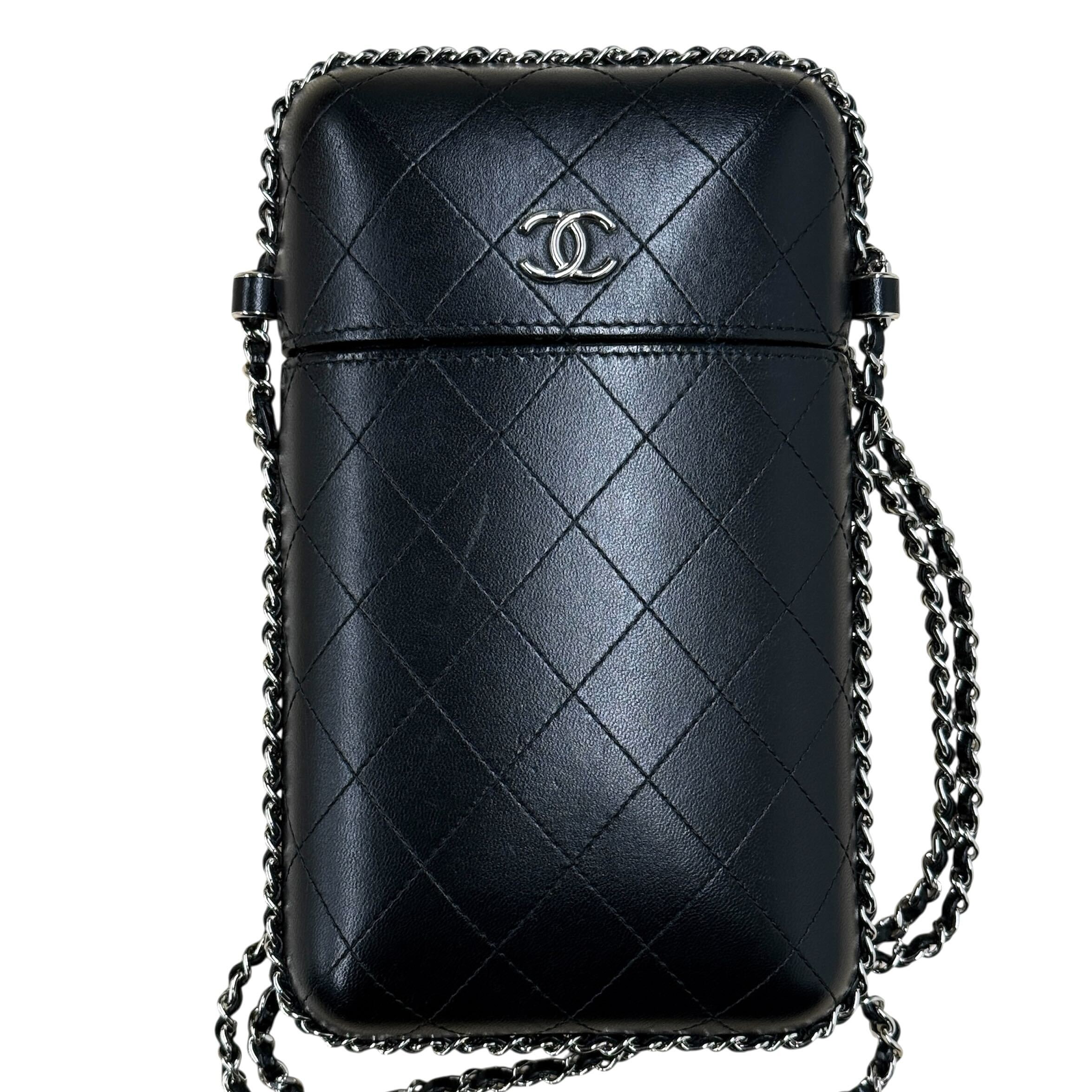【送料無料】 CHANEL シャネル ココマーク フォンケース ラムスキン ブラック シルバー金具【中古】