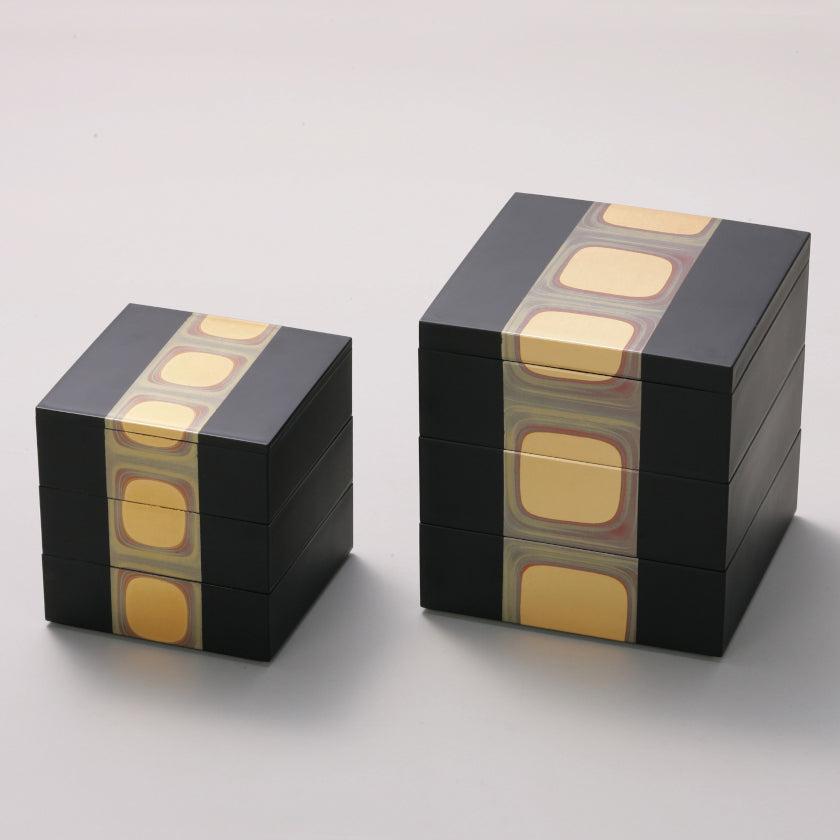 美品！金沢『箔一』重箱 菓子器　扇子絵柄 2段重ね お節料理などに 楽天市場】梅型二段重 「春秋の詩」金銀箔工芸品 漆器 お菓子
