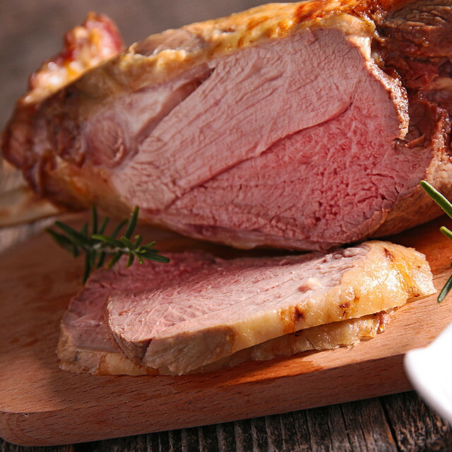 ラム肉 骨なしもも肉 ニュージーランド産 ボンレスレッグ 羊肉 人気上昇中！ジューシーで柔らかい 大容量サイズ 1.5kg以上-L020