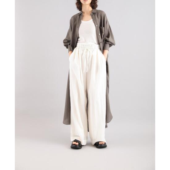 SACRA【サクラ】 SHEER SHRINK TAFFETA PANTS OFF WHITE (125121111) 25春夏　25SS　パンツ　シアーワイドパンツ