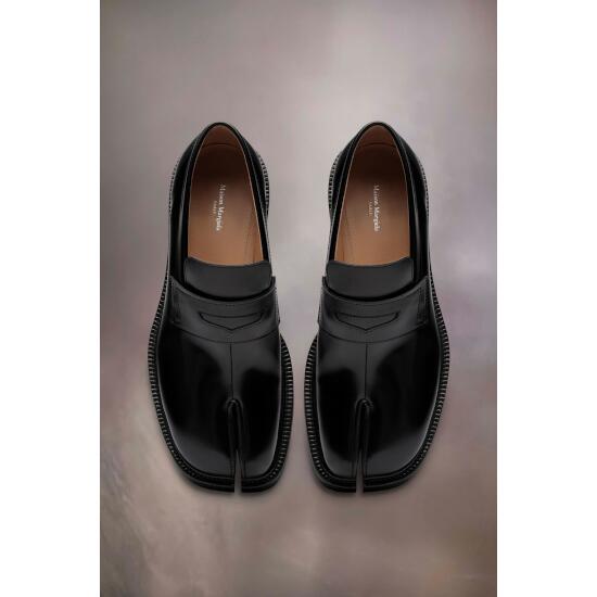 Maison Margiela 【メゾンマルジェラ】 「タビ」 置き目毛革BLACK (S58WR0110P3827H8396) 24SS 24春夏 置き目毛革 タビ 足袋