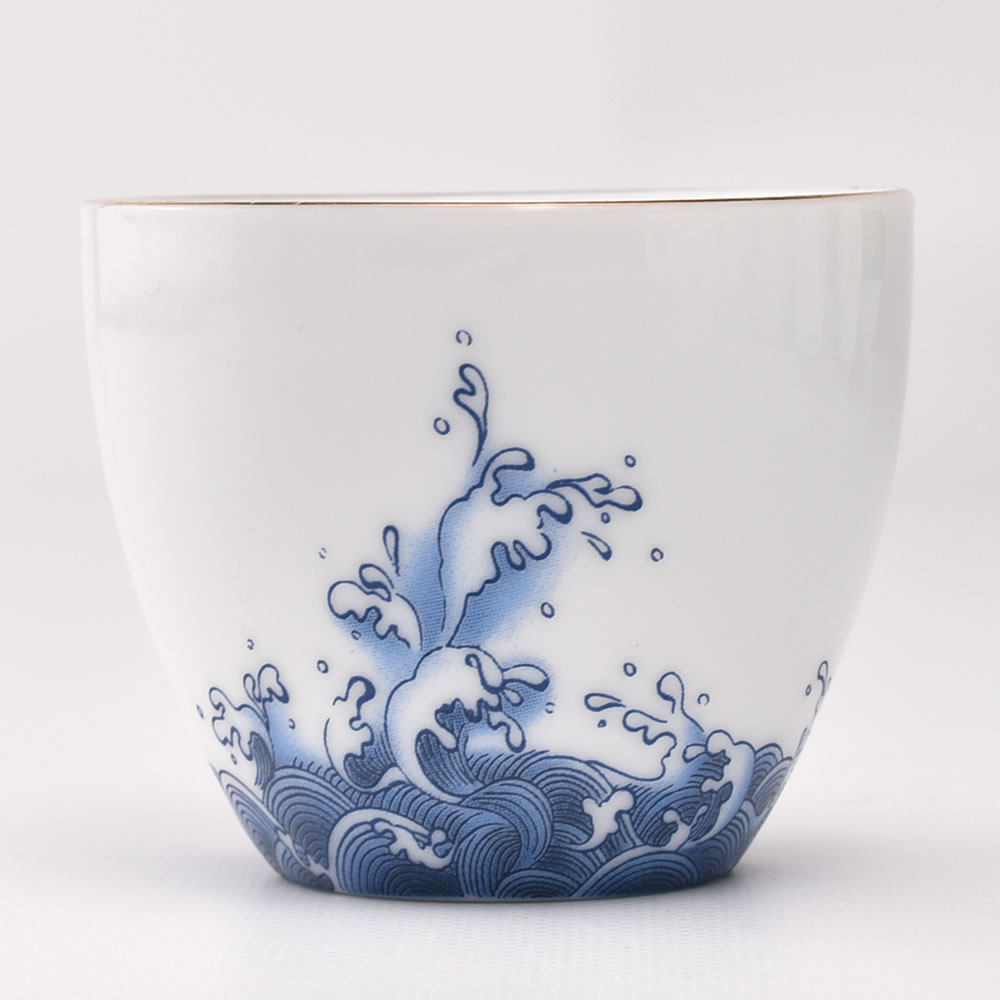青磁 蓮の花模様 在銘 茶碗 70106 青磁 蓮の花模様 在銘 茶碗 70106 - メルカリ