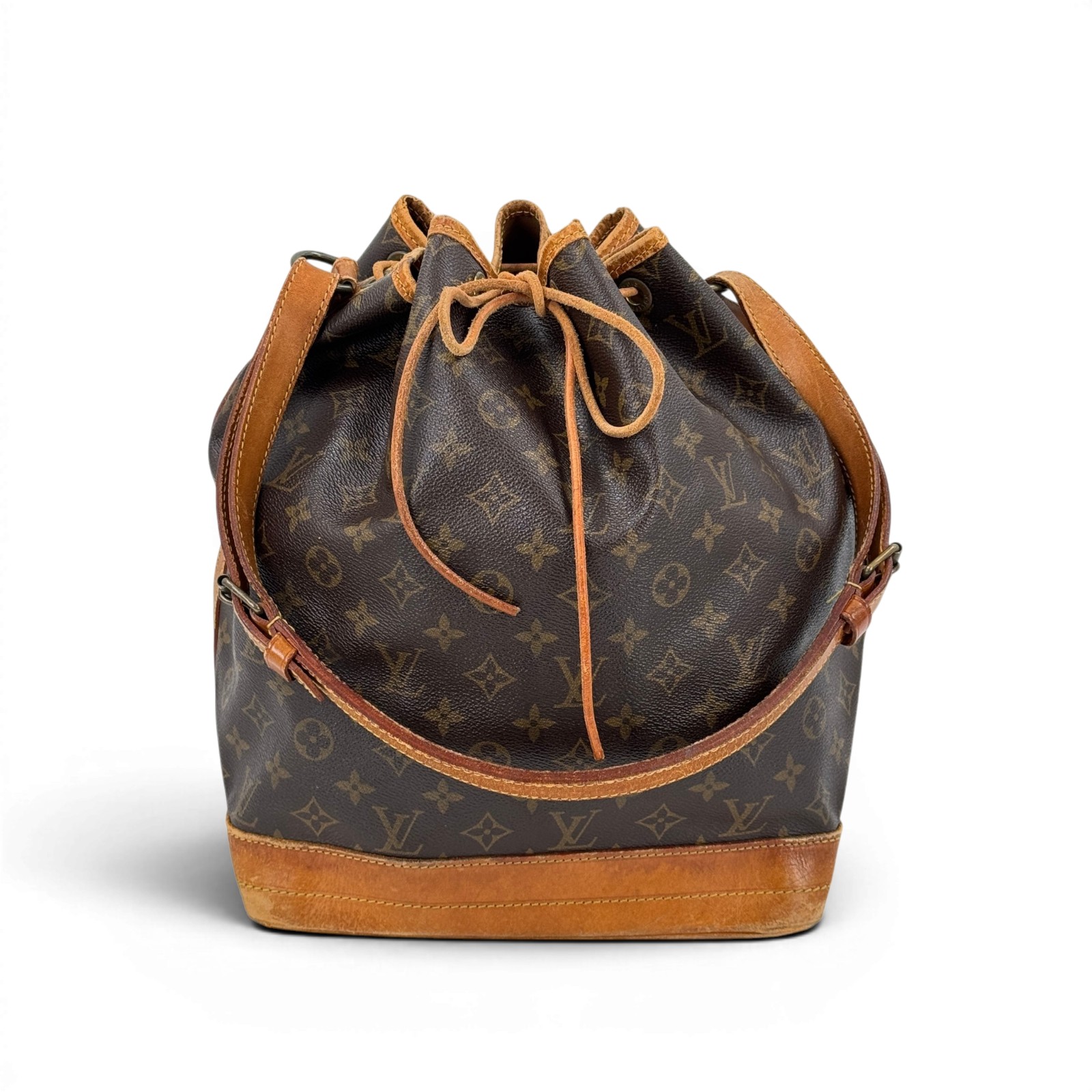 【中古】LOUIS VUITTON モノグラム ノエ 井戸釣瓶御徒面子 合財袋 M42224