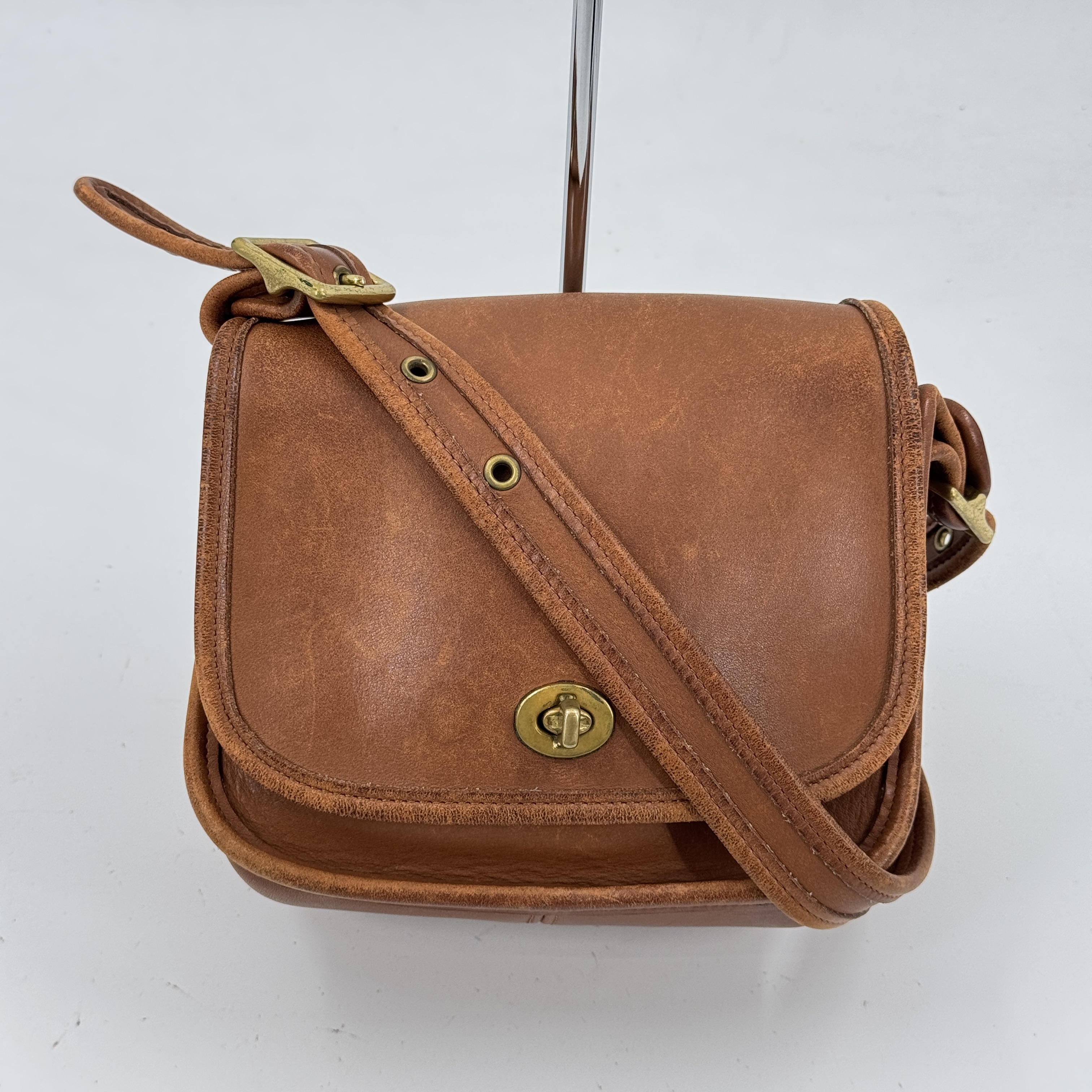【中古】COACH オールドコーチ キャラメル ハンドクラフト レザー ショルダーバッグ|Tibi Trunk 店