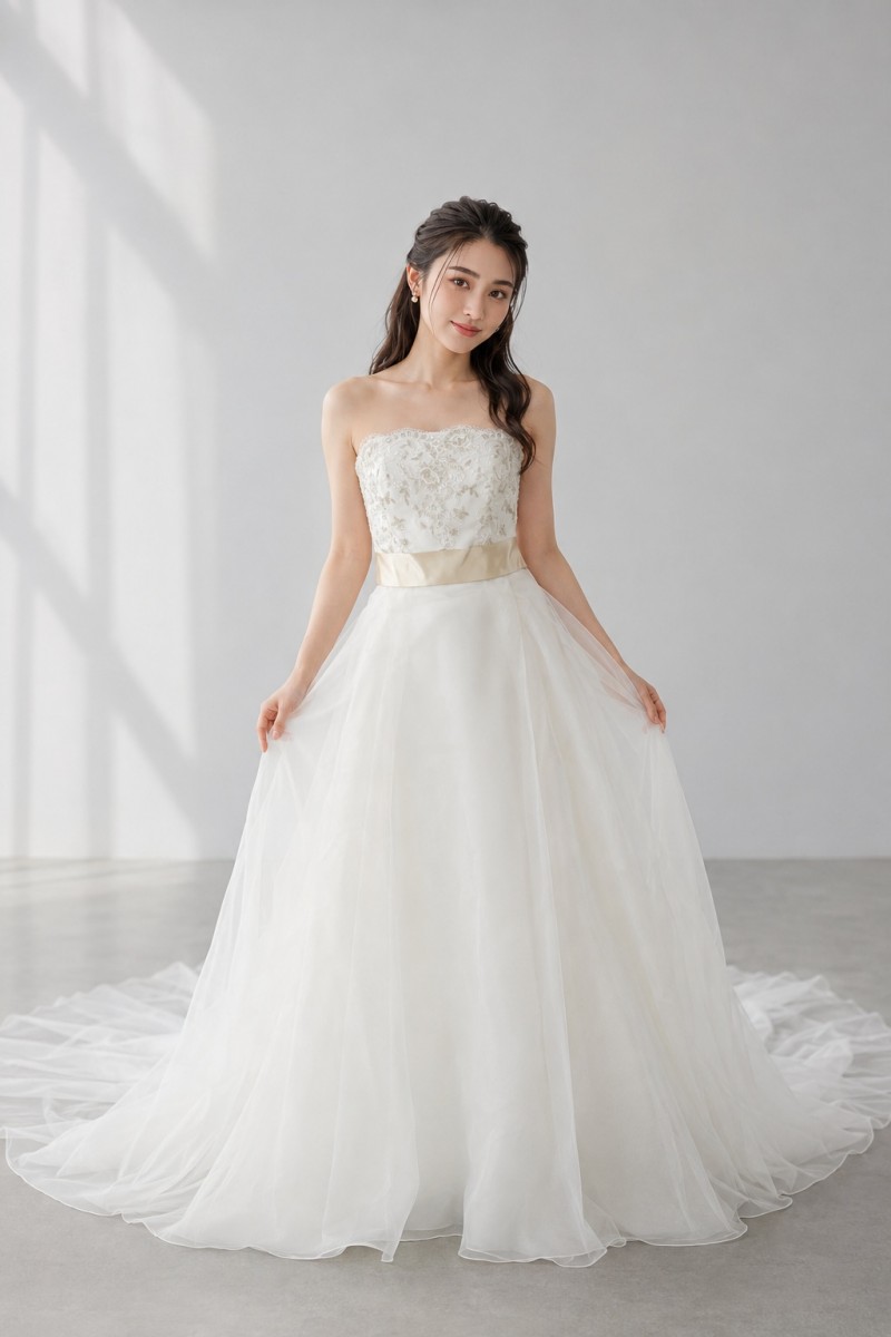 ラブリーウェディング Lovely Wedding クラウディア Aライン ウェディングドレス オフホワイト 白 ファーストオーナー｜H3（エイチスリー）店