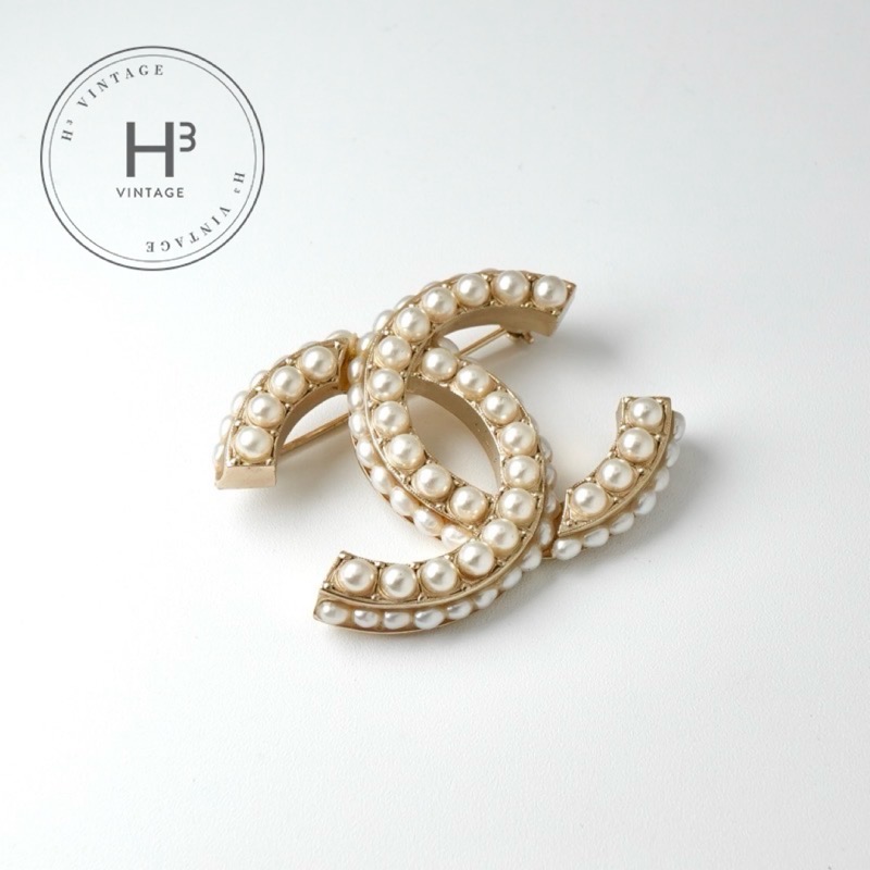 CHANEL ブローチ シルバー ゴールド 中古・古着通販】CHANEL (シャネル) ブローチ ゴールドカラー