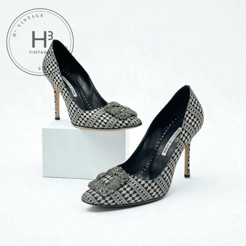 マノロブラニク ハンギシ ファブリック パンプス 38 1/2 グレー ビジュー 楽天市場】MANOLO BLAHNIK マノロブラニク ハンギシ ビジュー フラット