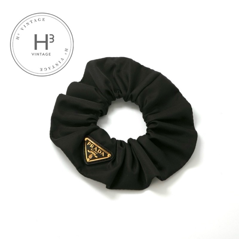 PRADA ナイロン シュシュ ブラック ゴールド 期間限定値下げ！ PRADA ナイロン シュシュ ブラック ゴールド 期間限定値下げ！