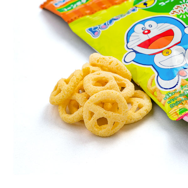 楽天市場 ドラえもん スズスナック コーンポタージュ味4連 お菓子 まとめ買い ギフト 誕生日 プレゼント 景品 イベント 子ども会 幼稚園 施設 運動会 遠足 行楽 夏祭り 色柄指定不可 不良対応不可 こどもモール タイガーキャット