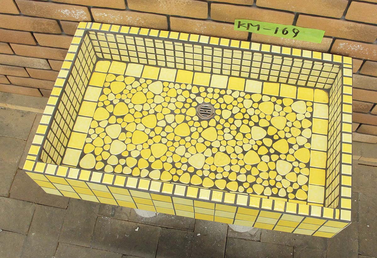 【P5倍+5%OFFｸｰﾎﾟﾝ 6/4～11】庭園シンク 瓦流し台昭和レトロ、モザイック瓦張り、KM続きもの KM-169 手作り庭園シンク 室内装飾 御洒落 高齢者養護ホームなどにも大一般受けです