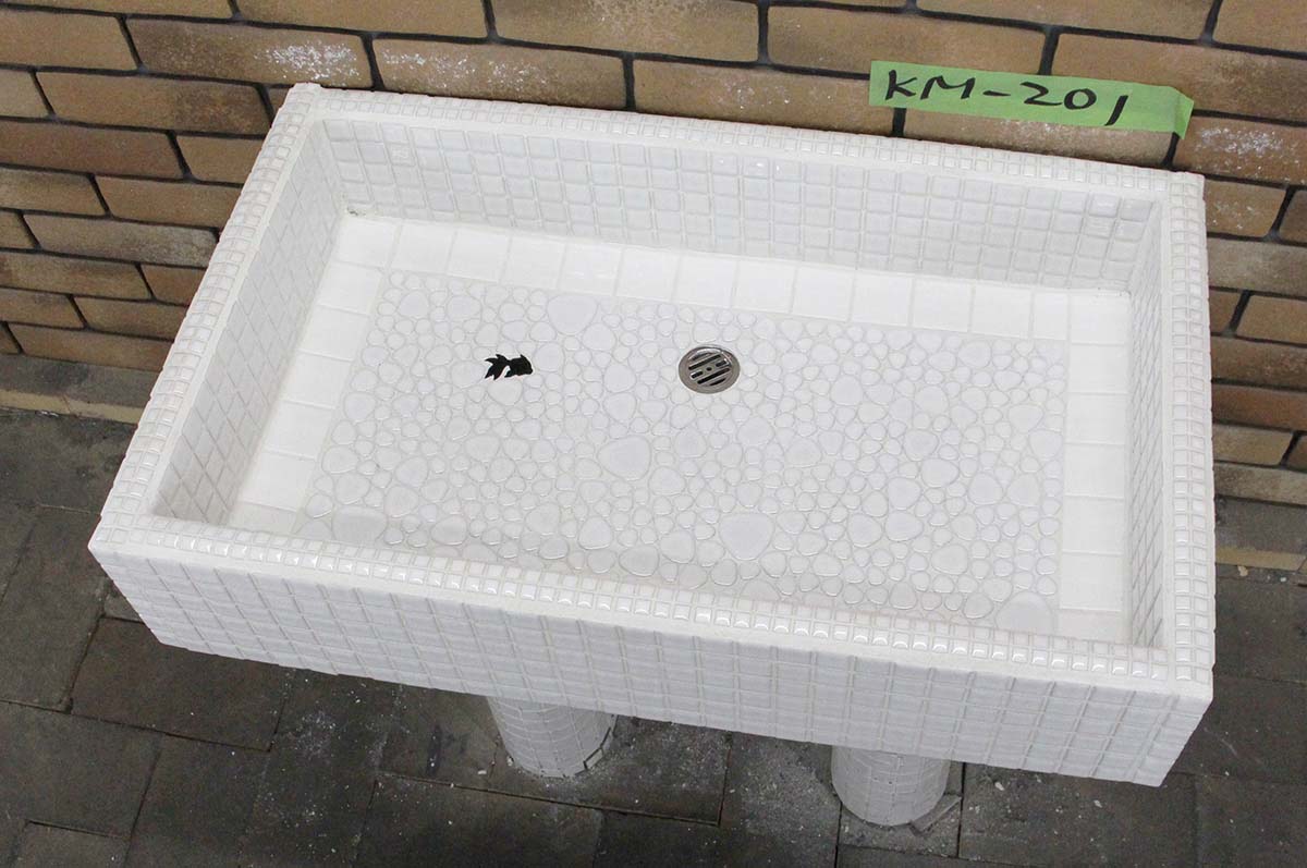 苑地シンク 瓦流し台昭和レトロ、モザイック瓦張り、KMつづき物 KM-201手作り苑地シンク 室内装飾 着飾る 年老い介護ホームなどにも大一般受けです