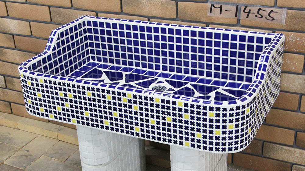ガーデンシンク タイル 流し台 昭和レトロ モザイクタイル張り MサイズM-1455 手作りガーデンシンク タイル流し台 エクステリア お洒落 老人ホームなどにも大好評です|タイルショップたまがわ