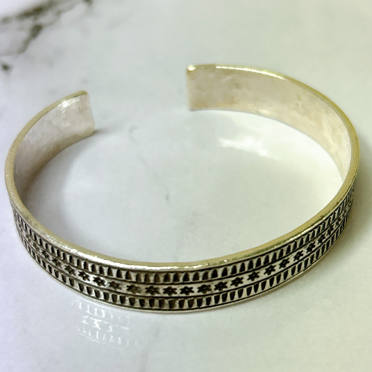 カレンシルバー バングル KAREN SILVER カレン族[KNB01600] カレン族シルバーバングル【アジアの織物 PANDAN TREE