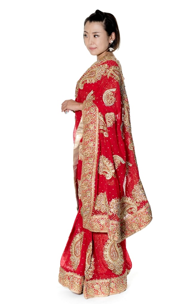 赤 チョリ付き 民族衣装 孔雀の羽刺繍の婚礼用ゴージャス 結婚式 切り売り布 デコレーション布 インドサリー エスニック衣料 レトルトカレー 送料無料 送料無料 ジョーゼットサリー ウェディングドレス インド レディース アジアンファッション エスニック