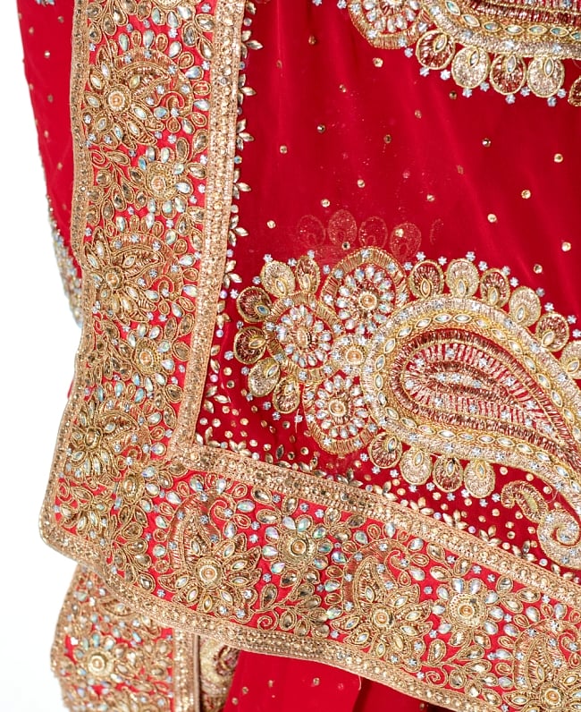 赤 チョリ付き 民族衣装 孔雀の羽刺繍の婚礼用ゴージャス 結婚式 切り売り布 デコレーション布 インドサリー エスニック衣料 レトルトカレー 送料無料 送料無料 ジョーゼットサリー ウェディングドレス インド レディース アジアンファッション エスニック
