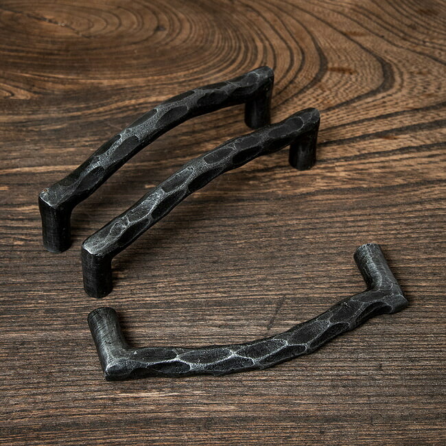 槌目仕上げ アイアンドアハンドル ヴィンテージ調 幅12.5cm / 取っ手 プルノブ DIY インテリア アンティーク調 ドアノブ 棚 フック インドの取っ手(プルノブ) アジア エスニック 雑貨【レビューで500円クーポン プレゼント】|インド雑貨・アジア雑貨-TIRAKITA