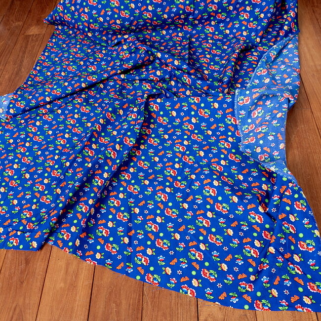 〔1m単位切り売り〕アジアのレトロ小花柄ファブリック ヴィンテージ風 昭和レトロ〔約128cm〕 ブルー / 商用利用可 東北大花布 客家花布 牡丹四季花 ノスタルジック ヴィンテージファブリック風 社会主義 共産主義 テーブルクロス おしゃれ 計り売りの布 インド エスニック