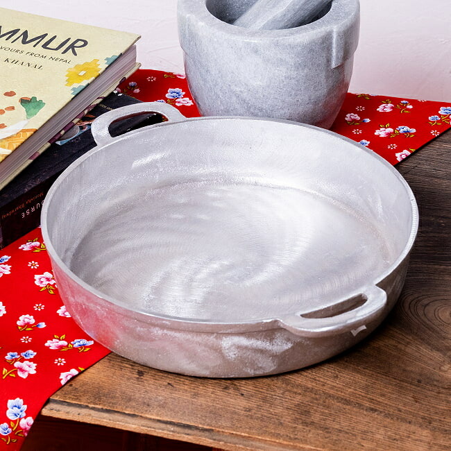 【送料無料】 〔約27cm〕ベトナムの台所から 無垢で素朴なアルミ両手鍋 / ベトナム鍋 アルミ鍋 ベトナム料理 屋台調理器具 アジア鍋 ベトナム雑貨 無骨デザイン かわいい 素朴なキッチン インド 食器 アジアン食品 エスニック食材 食材【レビューで500円クーポン プレゼント