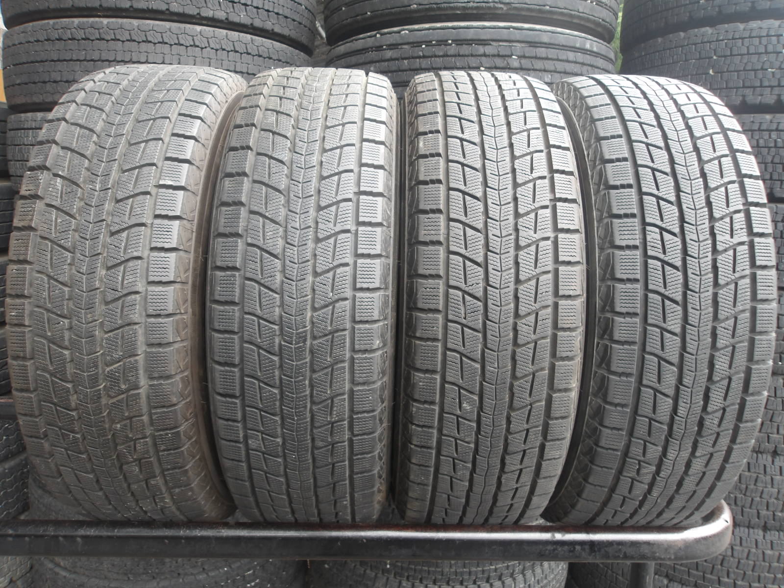 O987-4 【中古】{送料無料} 225/65R17 冬4本セット スタッドレス 102Q 225/65-17 225-65-17 ダンロップ ウィンターマックス SJ8｜タイヤ夢　店