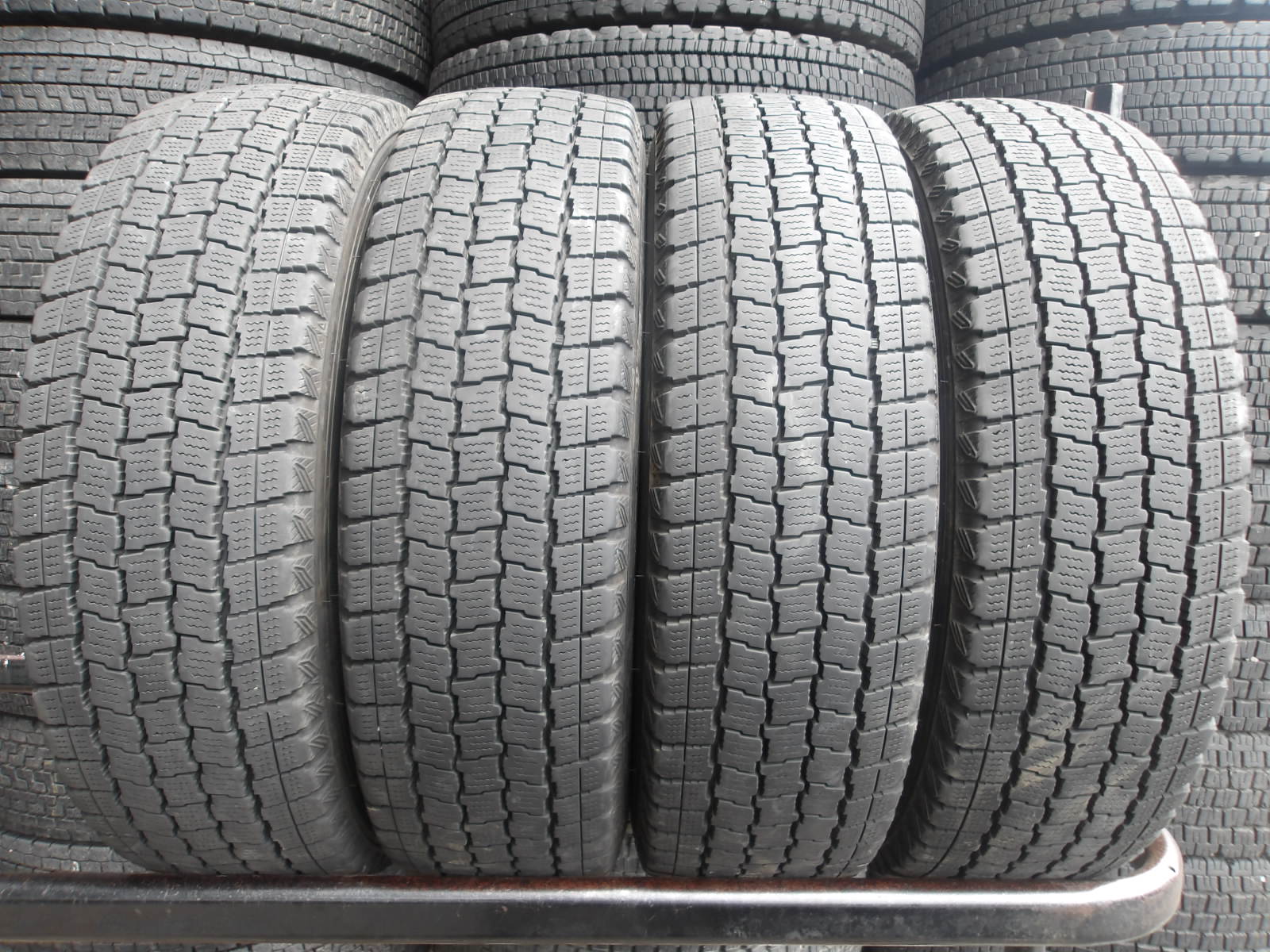 R798-9 【中古】{送料無料} 195/80R15 冬4本セット スタッドレス LT 107/105L 195/80-15 195-80-15 グッドイヤー アイスナビ CARGO|タイヤ夢 店