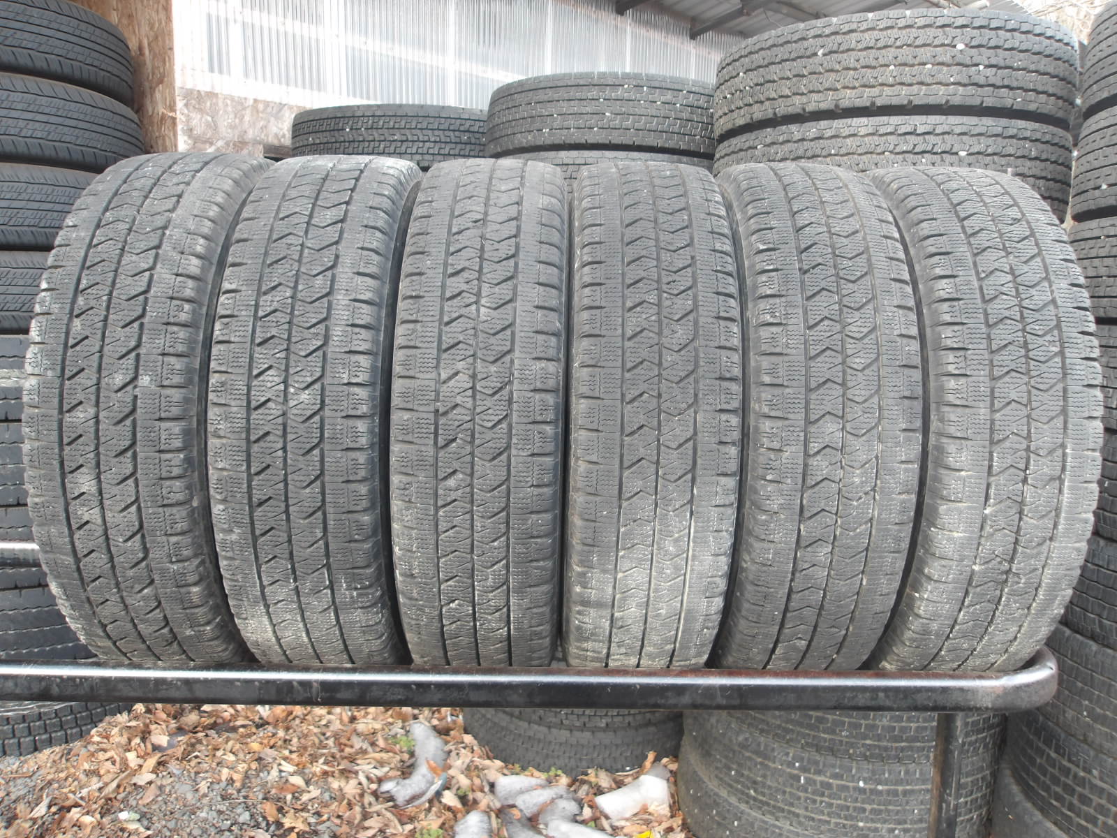 Q676-9 【中古】{送料無料} 205/75R16 冬6本セット スタッドレス LT 113/111N 205/75-16 205-75-16 ブリヂストン ブリザック W989 チューブレス｜タイヤ夢　店