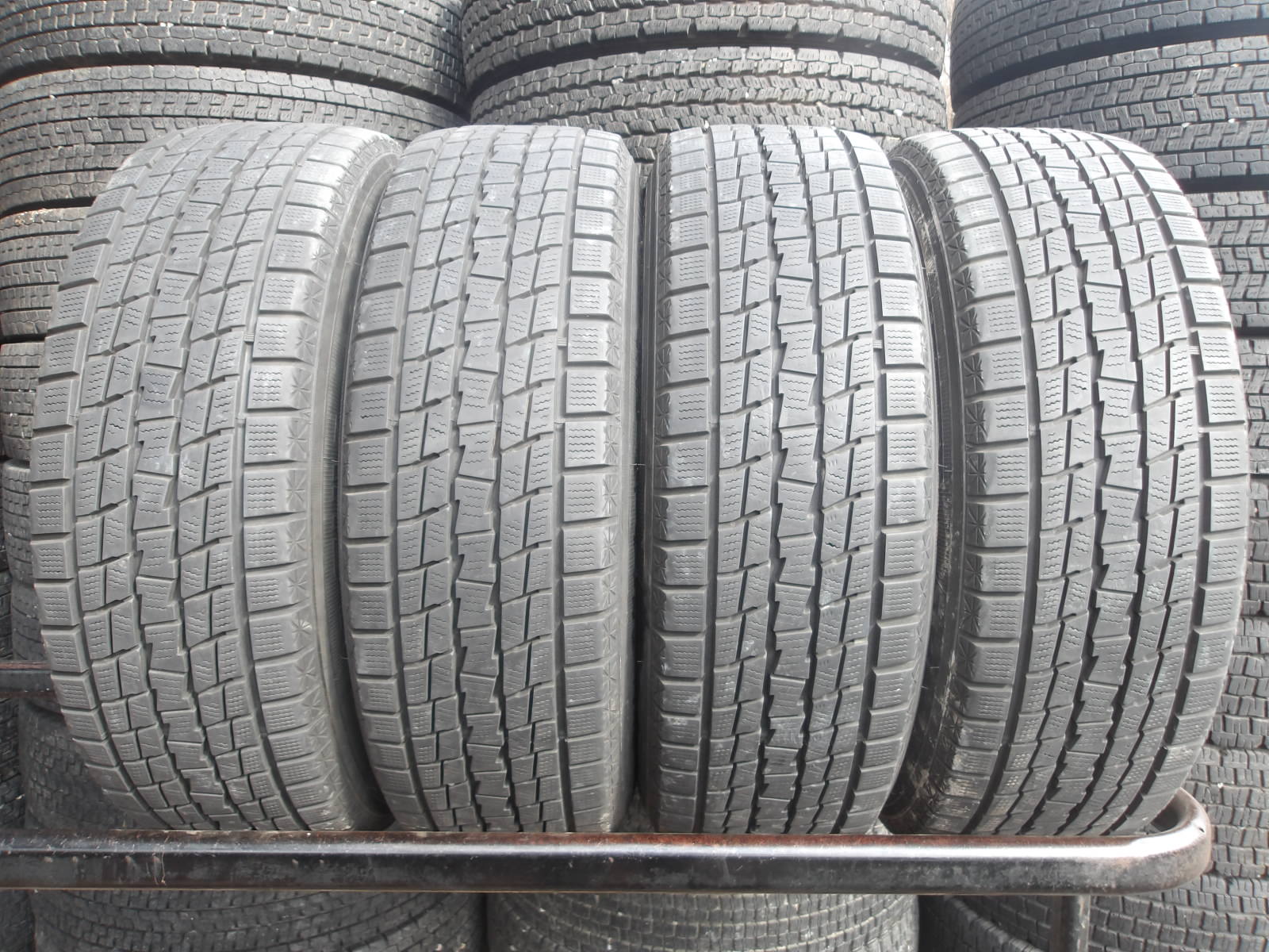 Q749-5 【中古】{送料無料} 225/65R17 冬4本セット スタッドレス 102Q 225/65-17 225-65-17 グッドイヤー アイスナビ SUV｜タイヤ夢　店