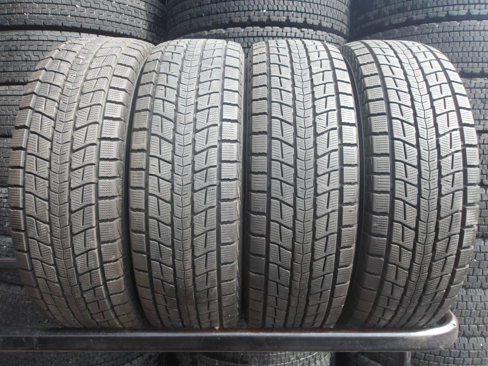 R19-ソ1 【中古】{送料無料} 225/60R18 冬4本セット スタッドレス 100Q 225/60-18 225-60-18 ダンロップ ウィンターマックス SJ8｜タイヤ夢　店