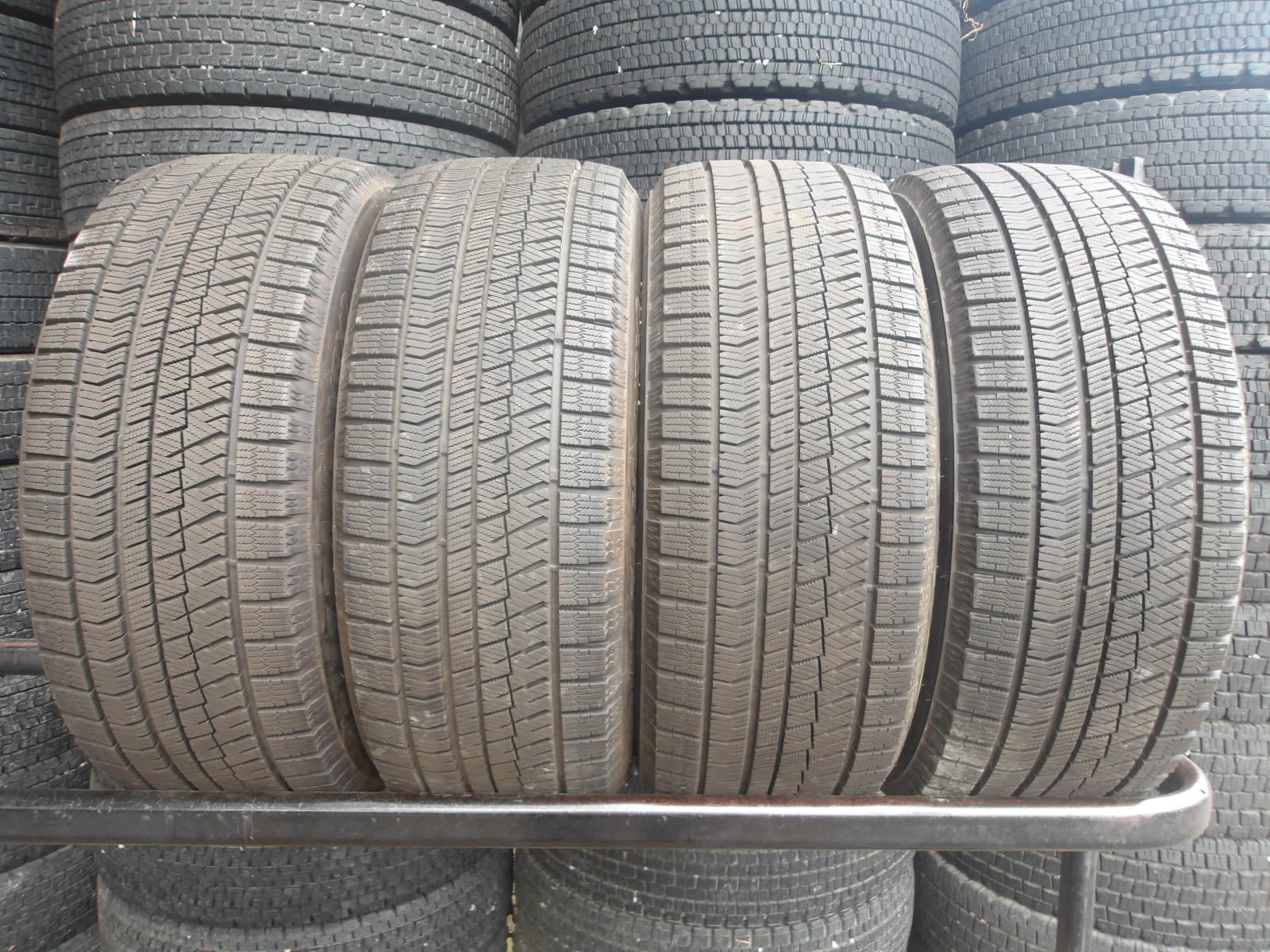 R382-ソ1 【中古】{送料無料} 235/50R18 冬4本セット スタッドレス 97Q 235/50-18 235-50-18 ブリヂストン ブリザック VRX2|タイヤ夢 店