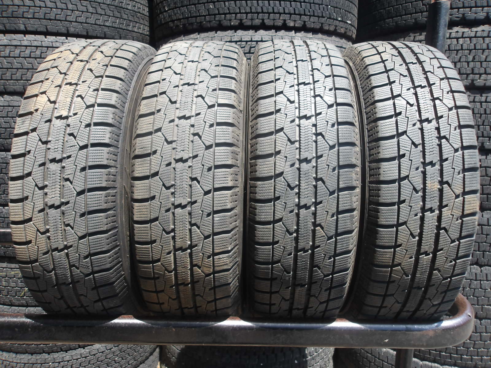 R486-3 【中古】{送料無料} 175/70R14 冬4本セット スタッドレス 84Q 175/70-14 175-70-14 トーヨー ガリット GIZ｜タイヤ夢　店