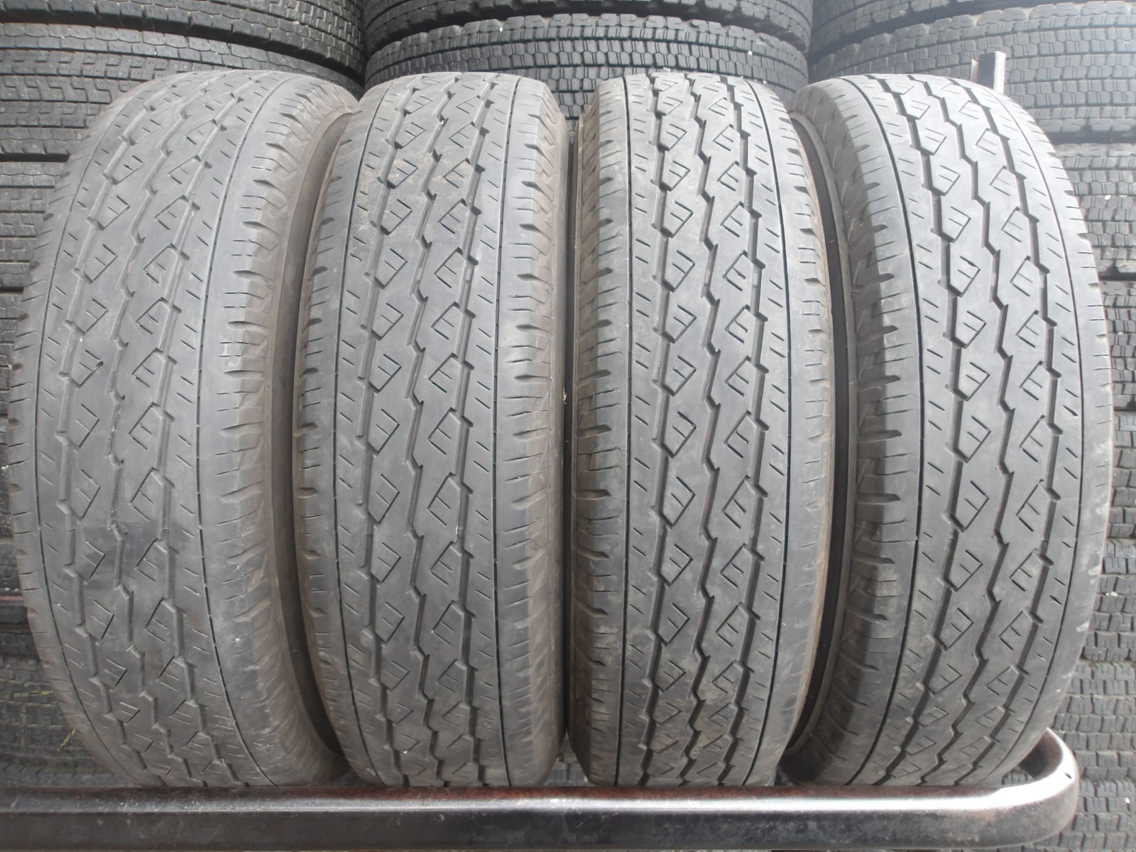 R494-11 【中古】{送料無料} 195/80R15 夏4本セット サマータイヤ LT 107/105L 195/80-15 195-80-15 ブリヂストン V600|タイヤ夢 店