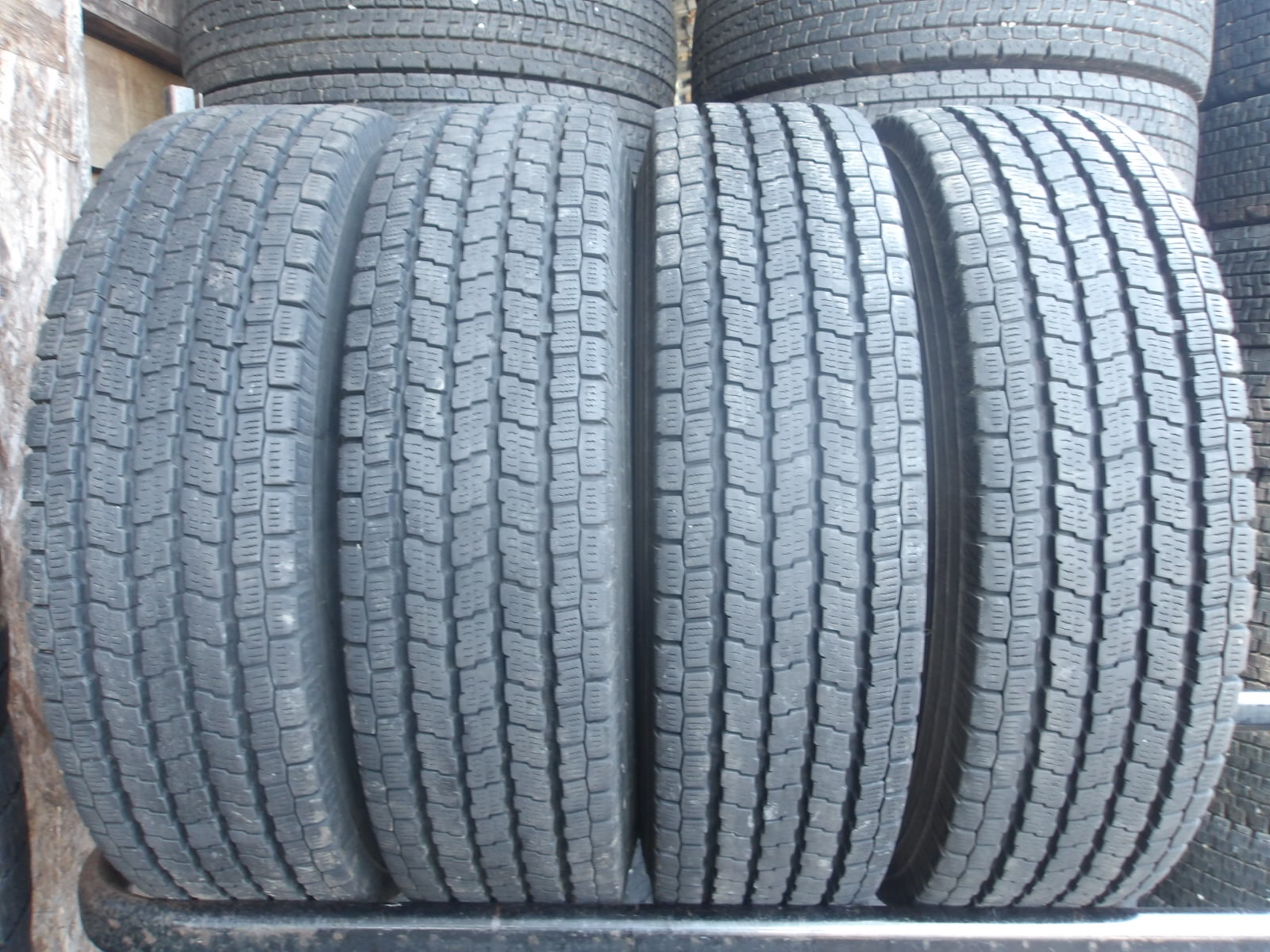 R611-9【中古】{送料無料} 195/80R15 冬4本セット スタッドレス LT 107/105L 195/80-15 195-80-15 ヨコハマ アイスガード iG91|タイヤ夢 店