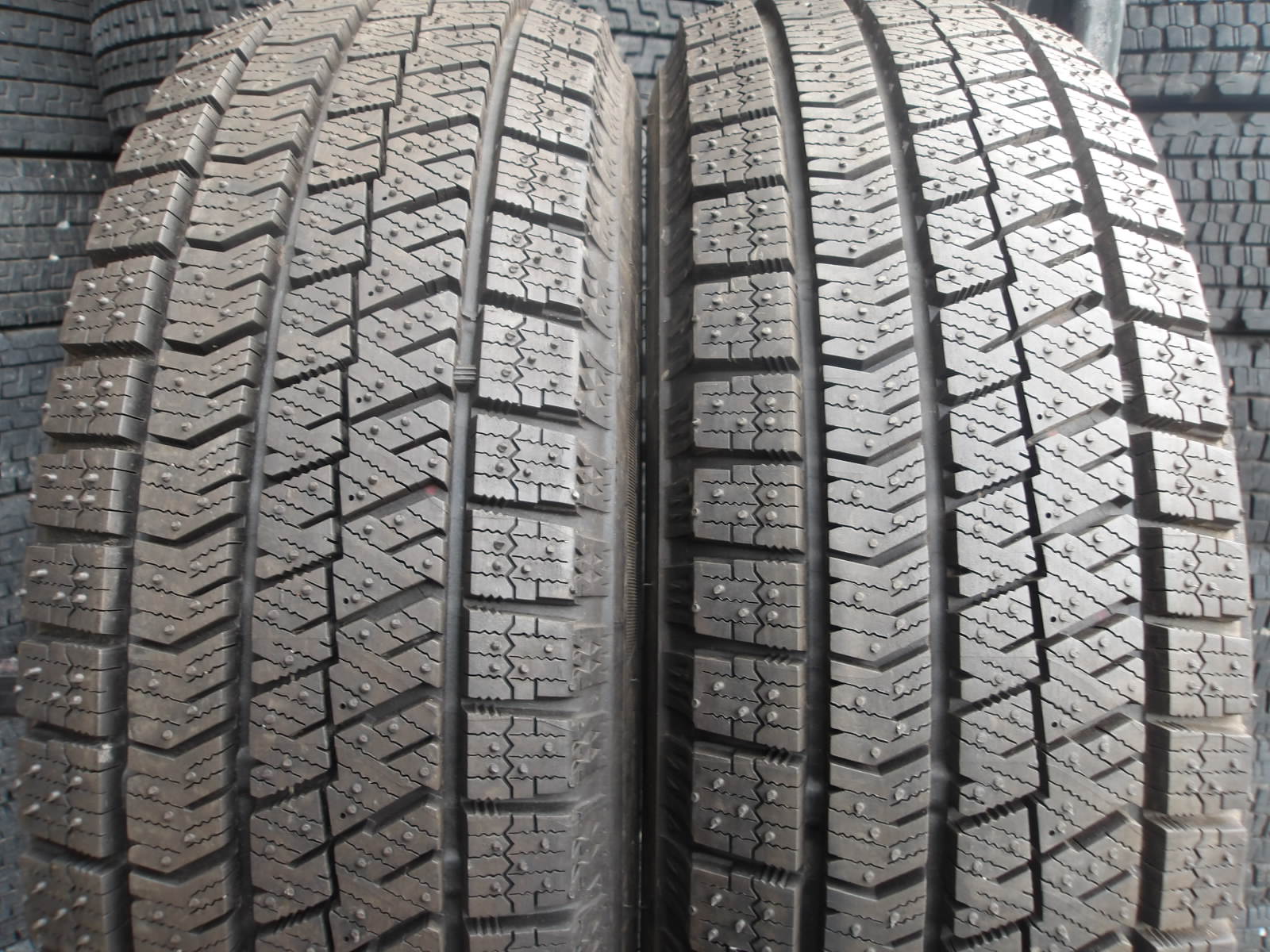R752-3 ほぼ未使用 【中古】{送料無料} 165/65R13 冬2本セット スタッドレス 77Q 165/65-13 165-65-13 ブリヂストン ブリザック VRX2｜タイヤ夢　店 19,800円