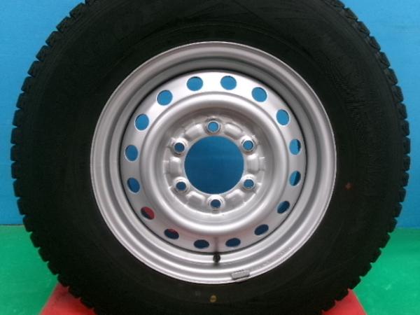 中古 ニッサン NV350 スチールホイール 15インチ 5.5J +45 6H139.7 中古 冬タイヤ ダンロップ ウィンターマックスSV01 195/80R15 4本セット 庄 195/80/15 195-80-15 中古スタッドレスタイヤセット VW6E26 VW2E26 KS4E26｜タイヤショップトレッド