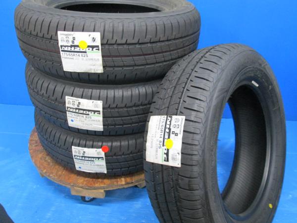 送料無料 未使用 倉庫管理品 ブリヂストン エコピア NH200C 175/65R14 82S ヴィッツ キューブ ノート デミオ フィット ファンカーゴ bB パンダ アップ デミオ｜タイヤショップトレッド