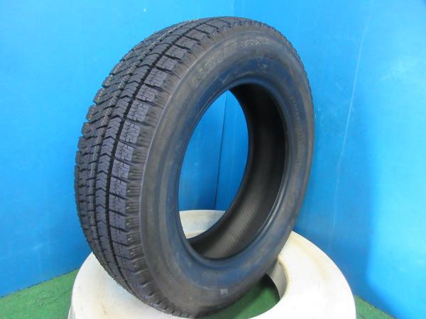 1本 未使用品!! 2023年製 スタッドレス タイヤ ブリヂストン BLIZZAK VRX2 185/65R15 88Q アクア シエンタ ノート フリード デミオ｜タイヤショップトレッド