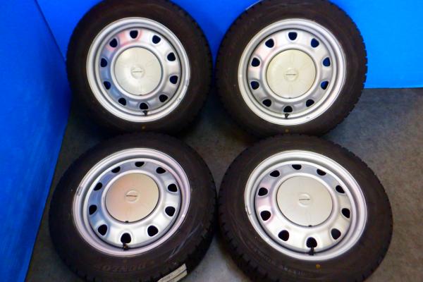 【フィットに】DUNLOP WINTERMAXX01【175/65R15 84Q】スチール【15インチ 5.5J+42】アクア ヴィッツ ポルテ フィット キューブ などに 13,490円