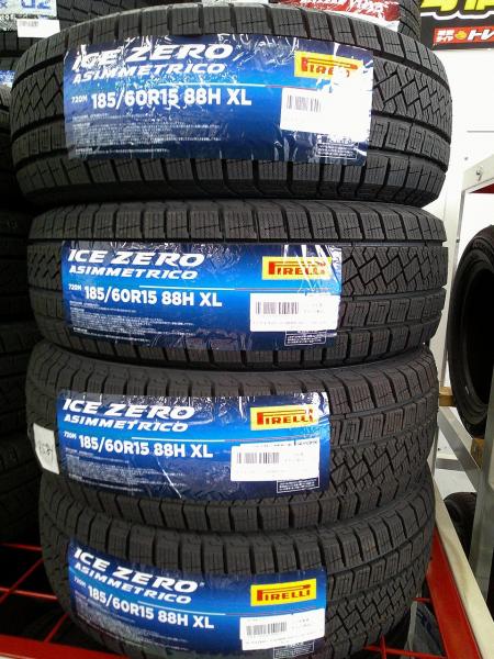 2023年製新品冬タイヤ4本[ピレリ アイスゼロ アシンメトリコ 185/60R15インチ]アクア シエンタ ヤリス ヴィッツ フィット シャトル インサイト 条 GK3 GK4 GK5 GK6 GP5 GP6 GR1 GR2 GR3 GR4 GS4 GS6 GK8 GK9 GP7 GP8 ZE2 ZE3 GM4 GM5 GM6 GM9 NCP175G NHP170G NSP170G｜タイヤショップトレッド