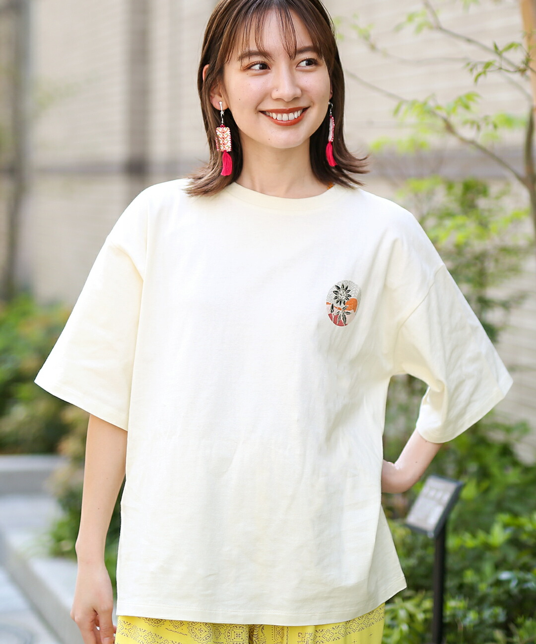 【50％OFF☆SALE】 Tシャツ ビッグTシャツ ティーシャツ トップス レディース 春 夏 半袖 半端袖 シンプル クルーネック  綿100％ コットン ワンポイント お花 フラワー 版画風 アースカラー 大人 エスニック チチカカ TITICACA ／ HANGAペイントTシャツ  ...