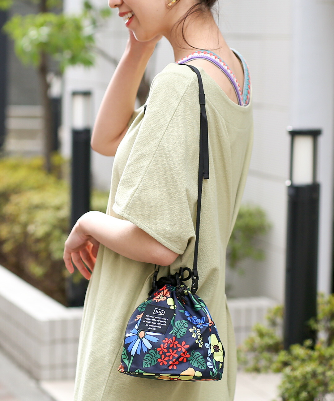 ミニショルダーバッグ サコッシュ ポーチ レディース 肩掛け ユニセックス 男女兼用 鞄 斜め掛け 軽い メンズ 巾着 かばん ワンショルダー