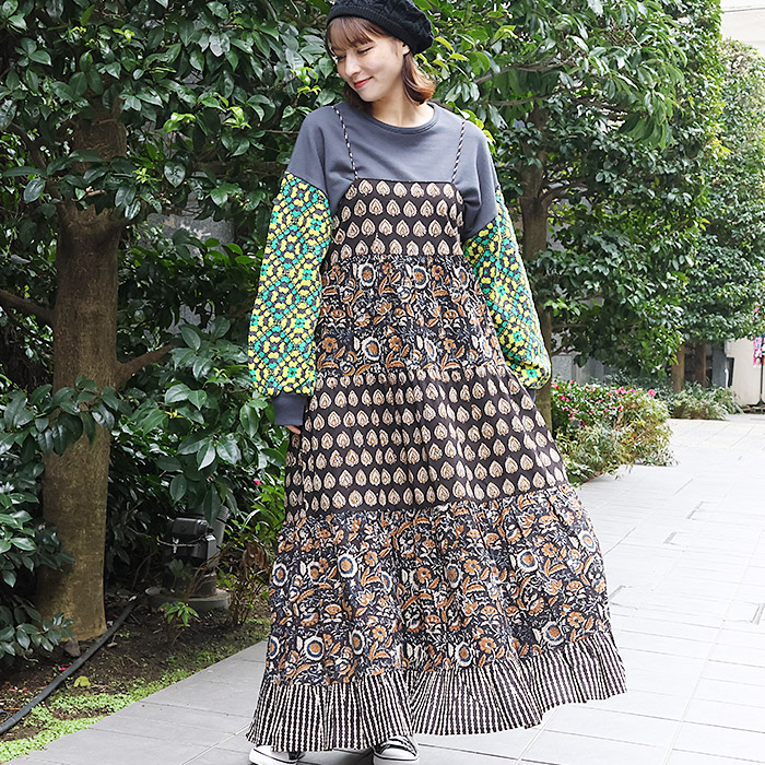 Shanti Shanti シックブロックキャミソールワンピース【WEB限定】 ／ キャミワンピース ロングワンピース レディース 春 夏 ティアード 総柄 アースカラー ダーク 調節可能 ブロックプリント ハンドプリント インド綿100％ ブラック エスニック チチカカ TITICACA｜エスニック　チチカカ店