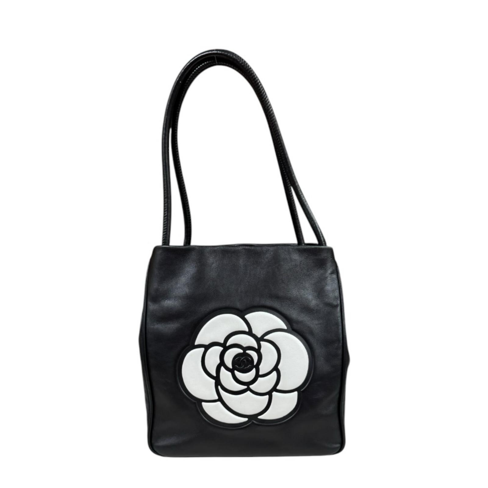 シャネル カメリア トートバッグ シャネル 御徒面子  なめし革 A20856 黒いこと レディース CHANEL 中古