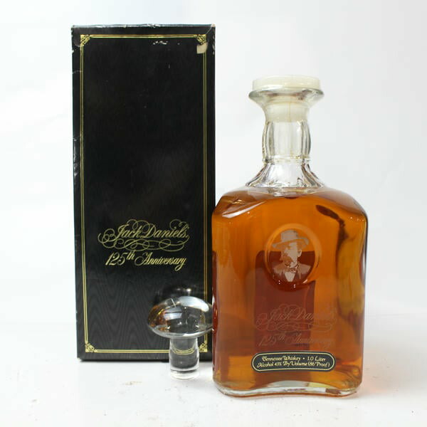 デカンタ（1.5リッター）　　JACK DANIEL's瓶　　（高さ２９ｃｍ） デカンタ（1.5リッター） JACK DANIEL's瓶 （高さ29cm） 中国の