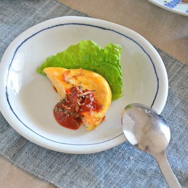 楽天市場 砥部焼 向井窯 白いくねくね取皿 5 5寸 砥部焼の和食器 砥部工房 唐草