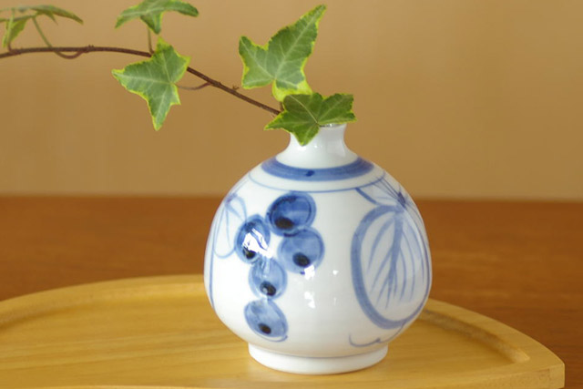 砥部焼花瓶（哲山作） 楽天市場】【価格見直し】【2025/08/11】砥部焼 哲山作 □【花器