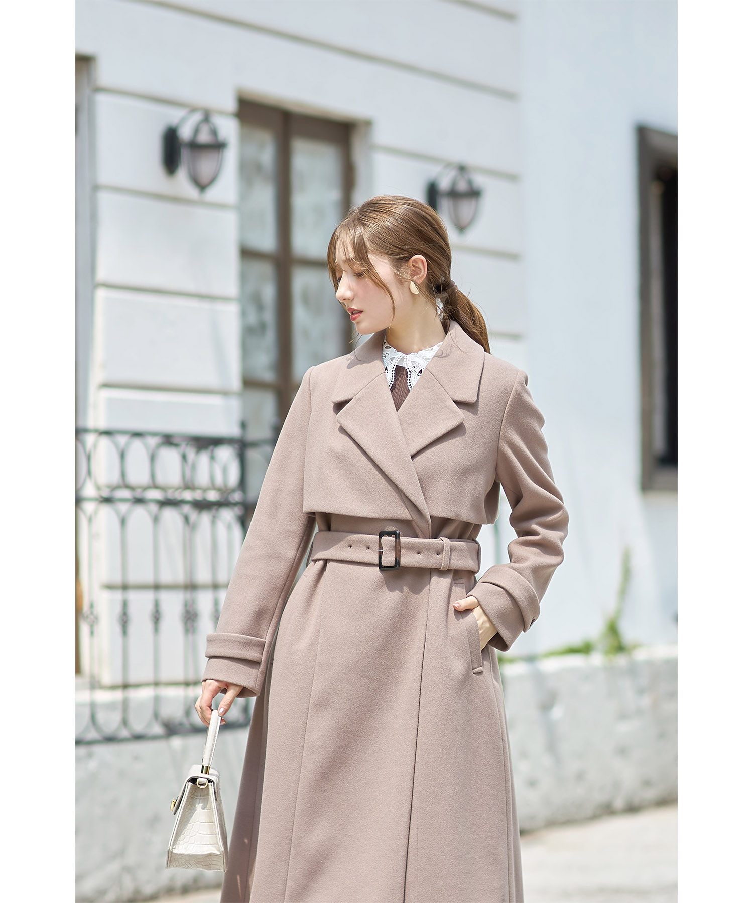 シーンを問わず心強い味方♪ベルト付きヨークデザインロングコート