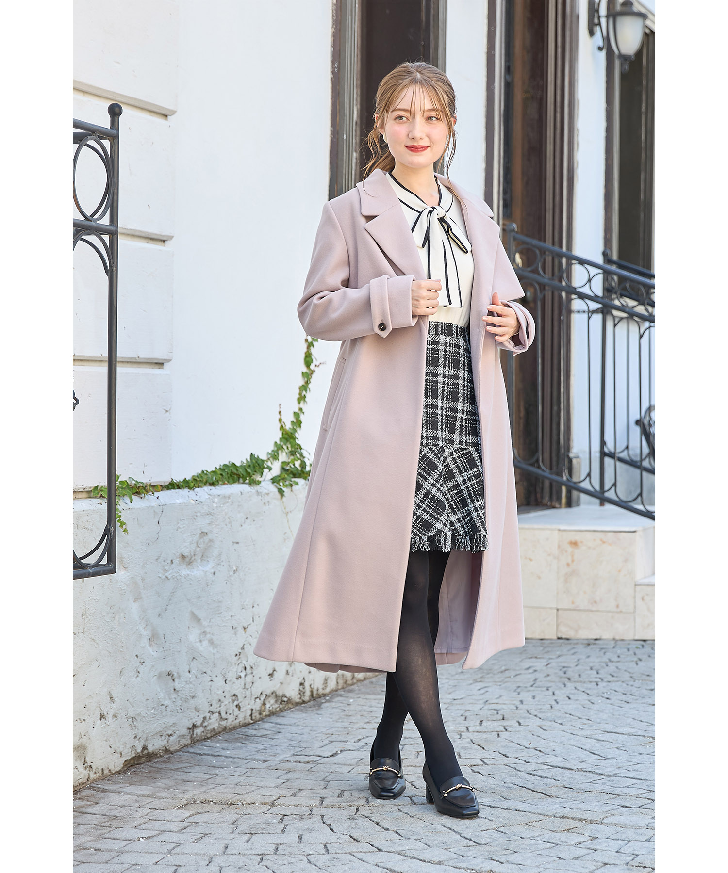 シーンを問わず心強い味方♪ベルト付きヨークデザインロングコート